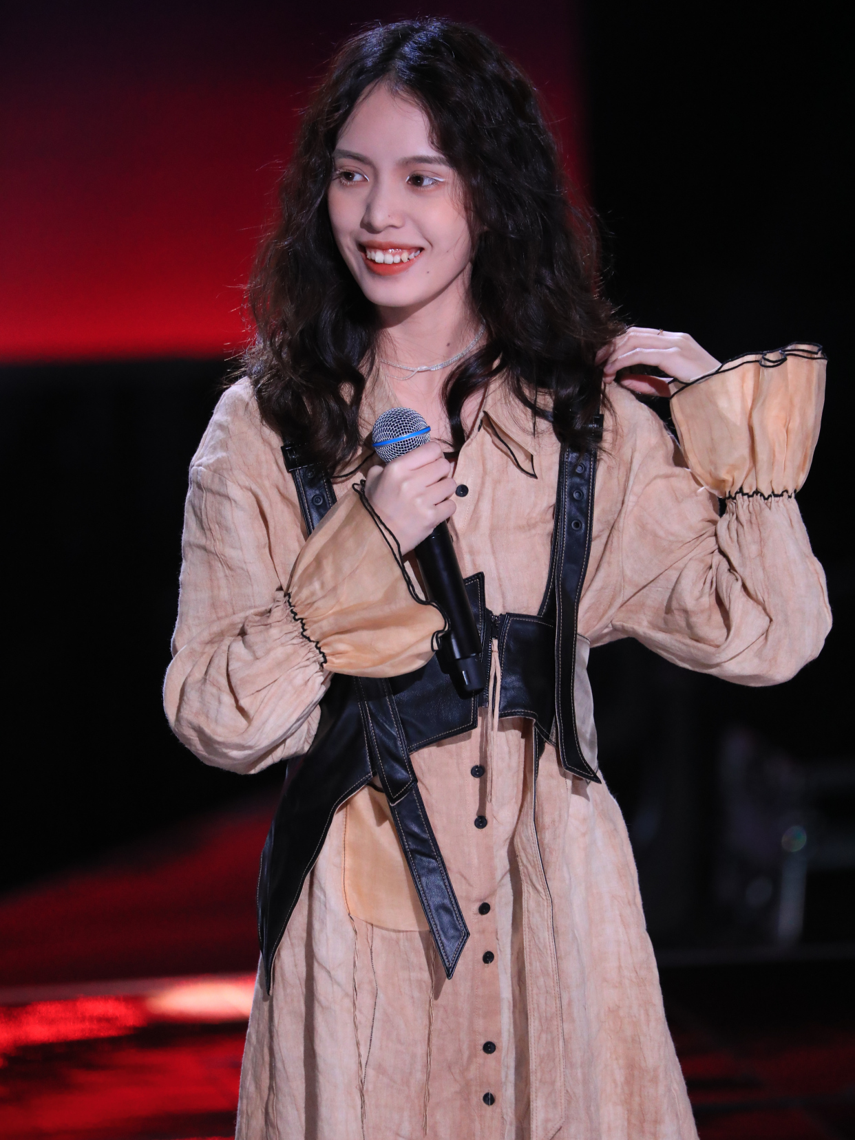 《中国好声音》五强出炉,单依纯失控落泪,谢霆锋战队险些团灭